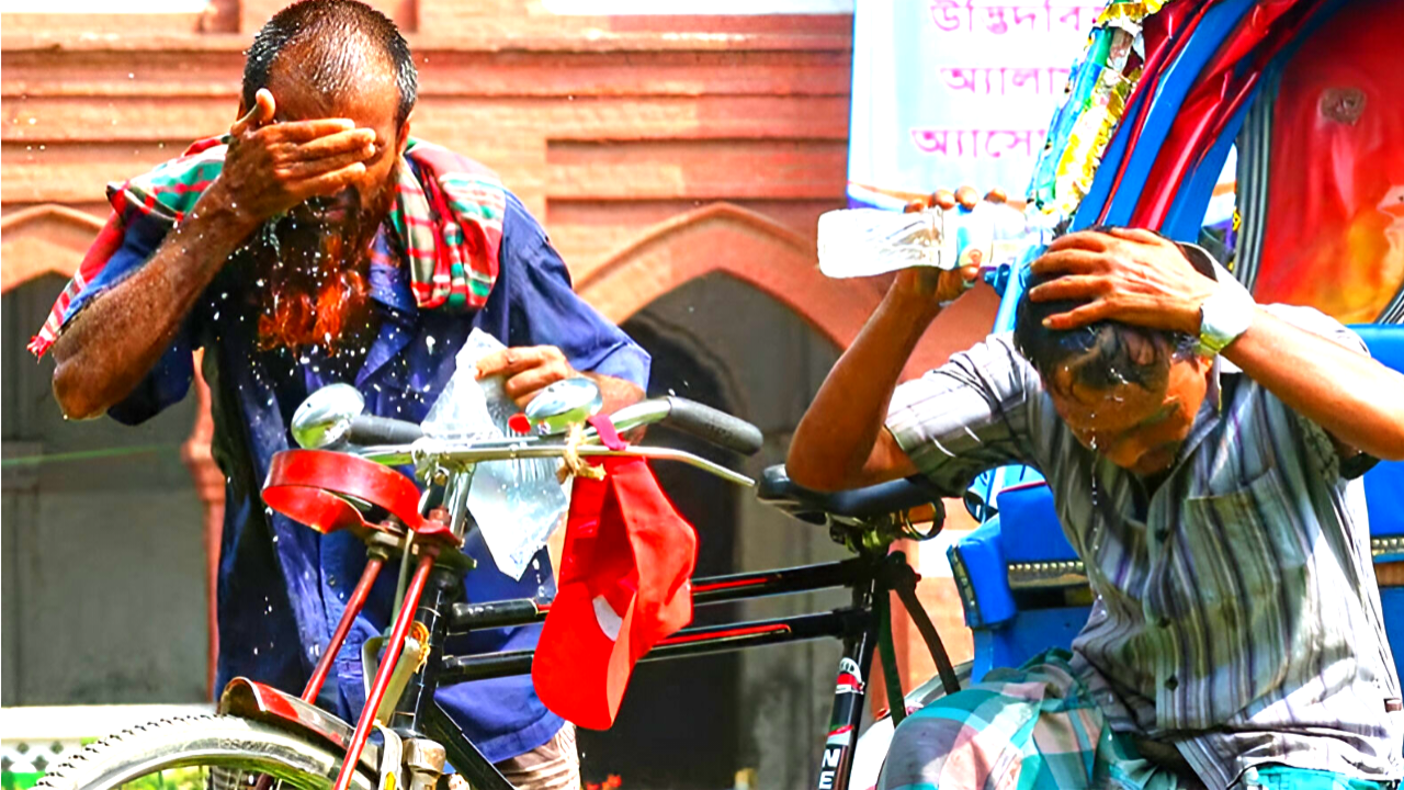 তাপপ্রবাহে দগ্ধ রাজ্য, কিন্তু এক কোণে শুরু বর্ষা! আবহাওয়ার এই খেলা কী ইঙ্গিত দিচ্ছে?