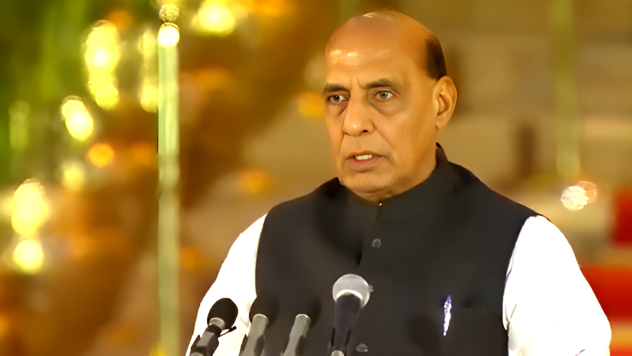 ‘সন্ত্রাস আর পিওকে ছাড়া কিছুই নয়!’ মোদীর ভাষণে প্রশংসায় মুখর রাজনাথ