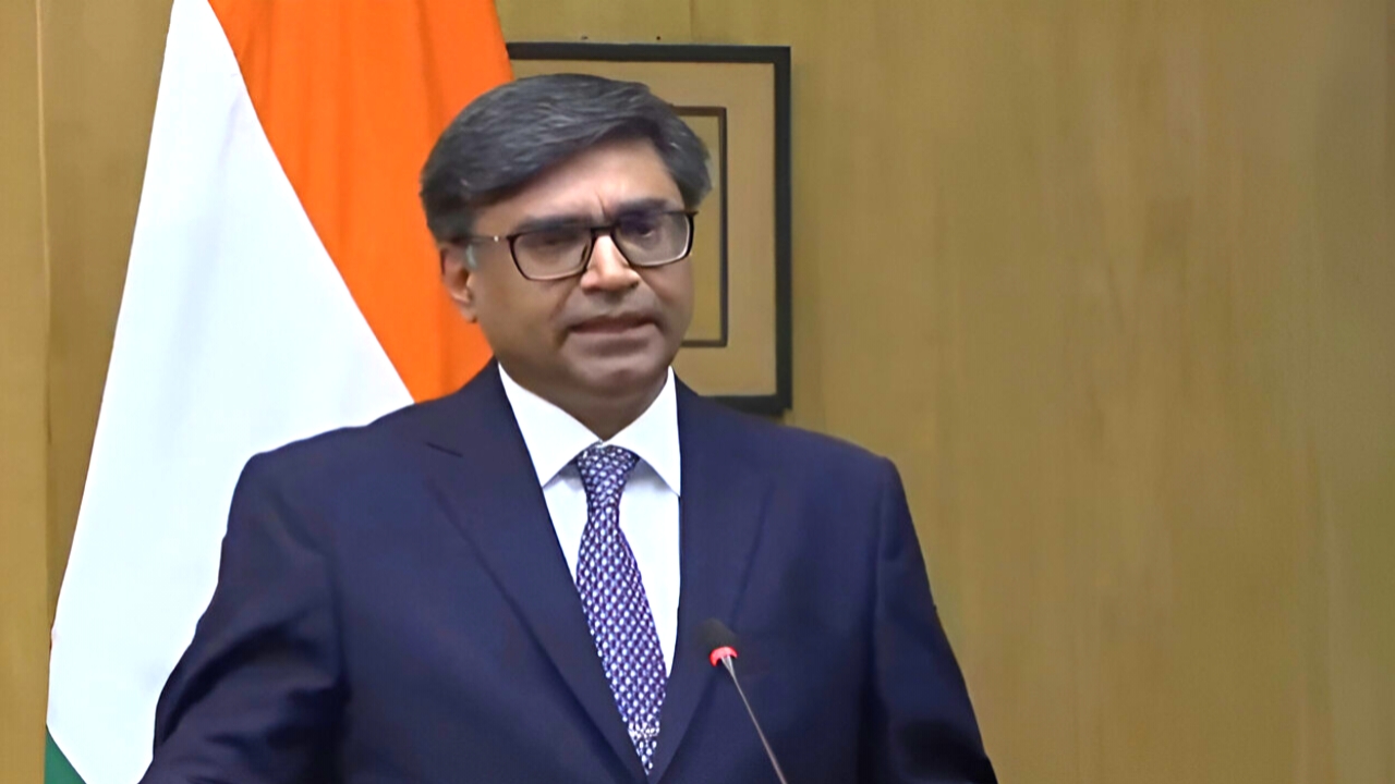 অনলাইন আক্রমণের মুখে বিদেশ সচিব, পাশে দাঁড়াল সংসদীয় কমিটি — পাকিস্তান ইস্যুতে বৈঠকে কী ঘটল?