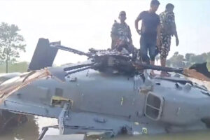 মাঝ নদীতে আটকে ১৪ জন, IAF হেলিকপ্টার আসতে আসতেই....