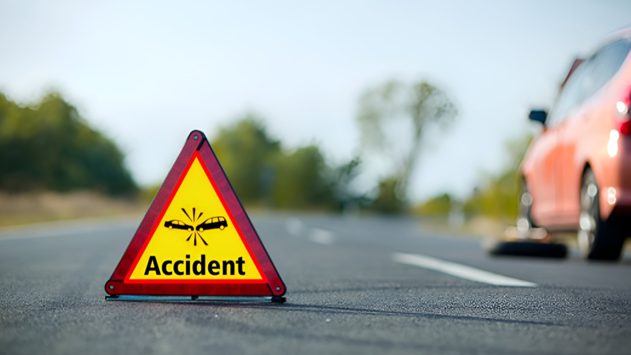 Chhattisgarh Accident : ১০০ কিমিতে খোলা দরজা, মুহূর্তেই মৃত্যু! বিলাসপুরে ভয়াবহ দুর্ঘটনার ভিডিও ভাইরাল