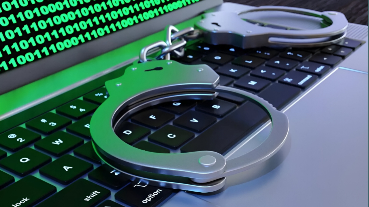 Digital Arrest : 'সাদা পোশাকের পুলিশ চারপাশে, আর তুমি ধরা!'—ডিজিটাল অ্যারেস্টের ছক ফাঁস, চিকিৎসকের ফেরত এল ৩০ লক্ষ টাকা