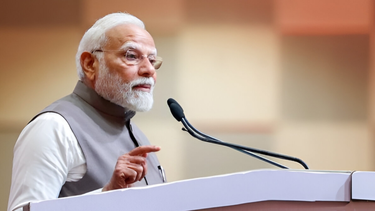 Narendra Modi : গুরুত্ব মোদী না মমতা? গেরুয়া শিবিরে ধুন্ধুমার দিল্লির ফর্মুলা ঘিরে