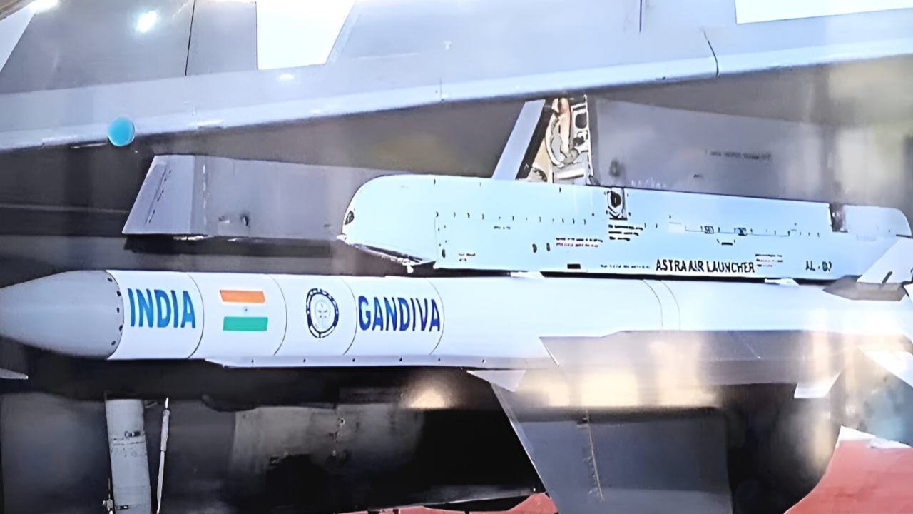 India Defence : ‘গাণ্ডিব’ আসছে! আকাশপথে শত্রু নিধনে ভারতের হাতে মহাশক্তি, বুক কাঁপছে চিন-পাকিস্তানের