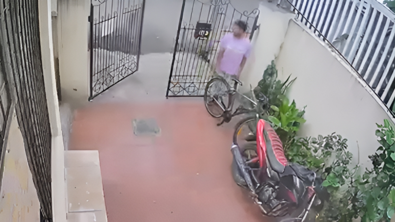 Viral Video : বেঙ্গালুরুর ব্যস্ত এলাকায় এক সাইকেল চুরি ঘিরে ভাইরাল ভিডিও, চোর কি আগেই পরিকল্পনা করেছিল?