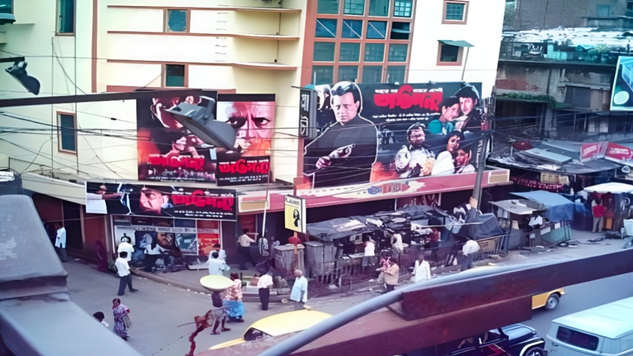 Sealdah : ‘হঠাৎ ভেঙে পড়ল ছাদ!’: শিয়ালদহে প্রাচী সিনেমা হলে বিপত্তি, আহত শিশু