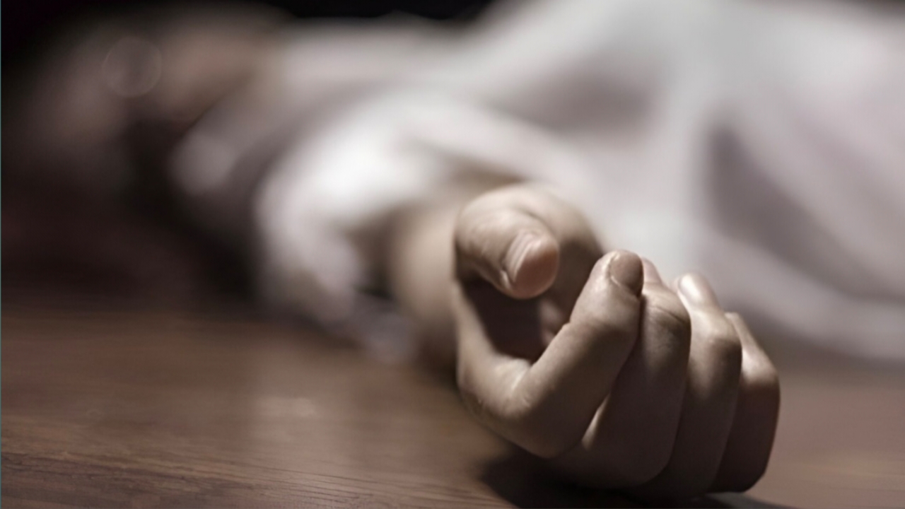 Murder : বাড়ি চাওয়ার অপরাধে খুন বাবাকে! হাওড়ায় ইট দিয়ে থেঁতলে মারল ছেলেরা, সাক্ষী নাতিরাও!
