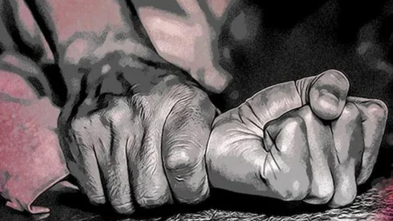 স্কুল থেকে ছেঁড়া জামা নিয়ে ফিরল মেয়ে! কল্যাণীতে ঘটে গেল বড়সড় অঘটন, বিস্তারিত জানুন