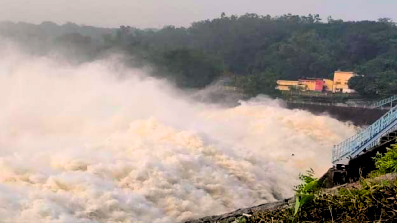 ডিভিসি-র জল ছাড়ায় রাতারাতি বন্যার আশঙ্কা, রাজ্যে জারি কমলা সতর্কতা