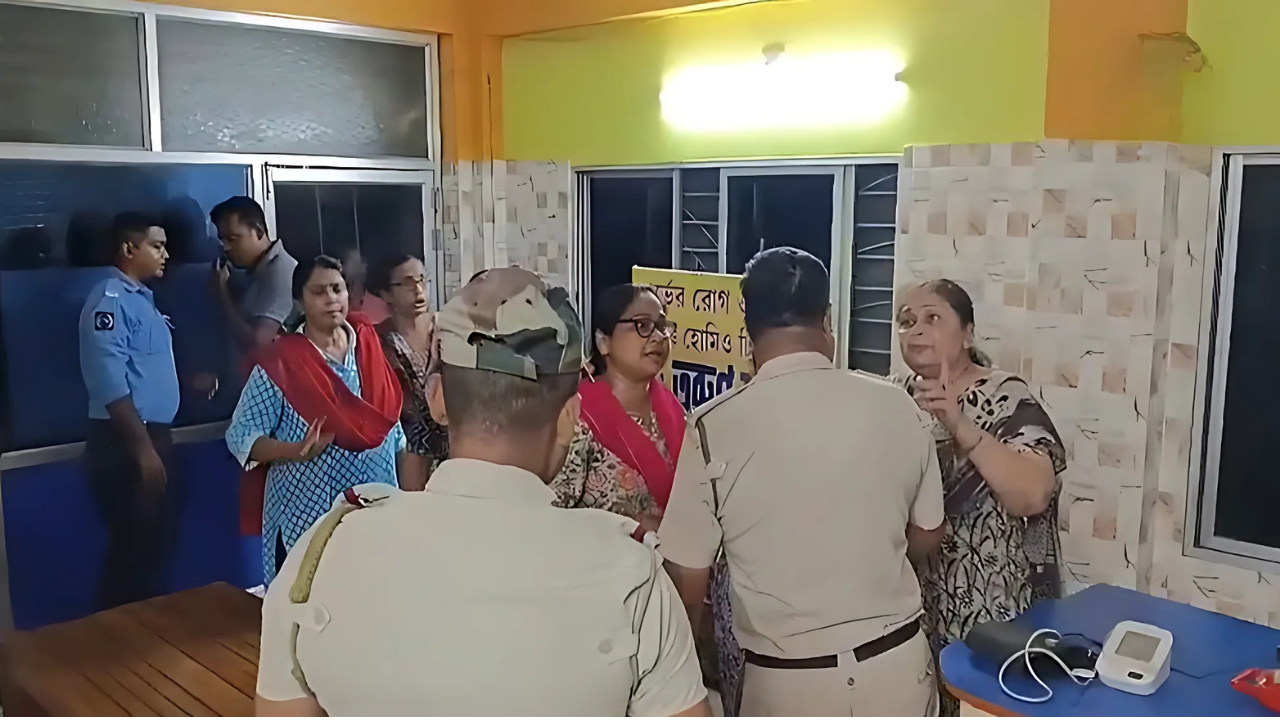 Bengal Crime News : আবাসনে রক্ষণাবেক্ষণ খরচ চাইতেই শ্লীলতাহানির অভিযোগ, চিকিৎসক-ভাই আটক