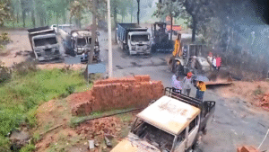 Naxal attack Jharkhand : নির্মাণ ক্যাম্পে আগুন-তাণ্ডব: হাজারিবাগে ফের নক্সাল হামলায় আতঙ্ক